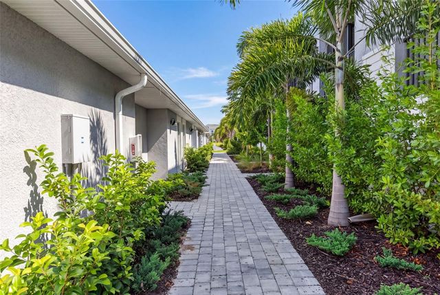 18911 SCALLOP LOOP 204, Lakewood Ranch, FL 34211