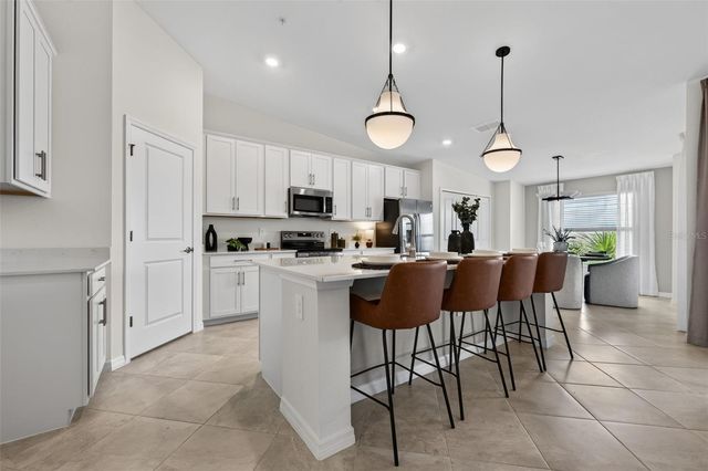 18911 SCALLOP LOOP 204, Lakewood Ranch, FL 34211