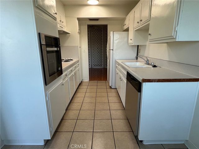 1301 S Atlantic B424, Monterey Park, CA 91754