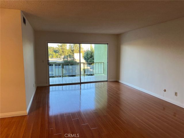 1301 S Atlantic B424, Monterey Park, CA 91754
