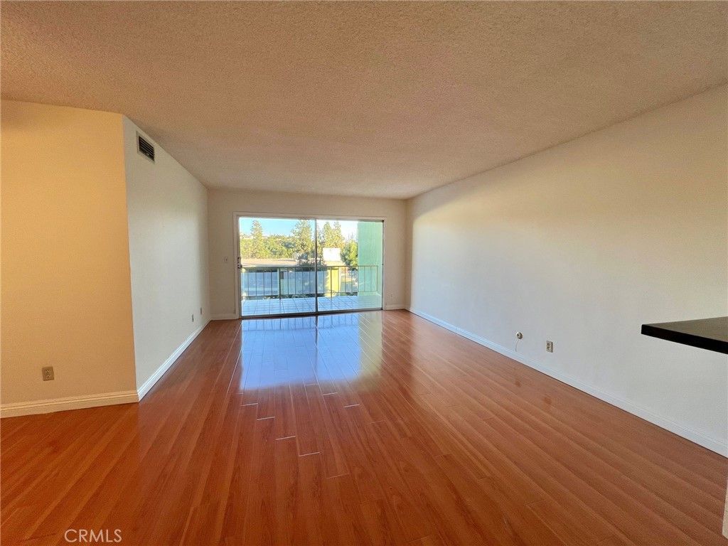 1301 S Atlantic B424, Monterey Park, CA 91754
