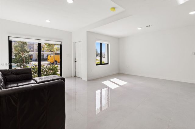 14571 SW 261st St, Homestead, FL 33032