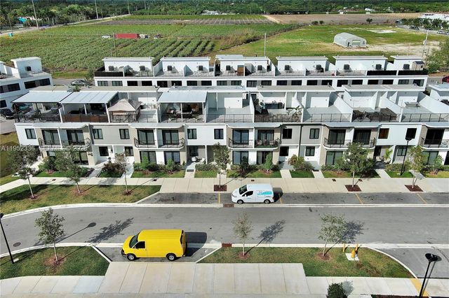 14571 SW 261st St, Homestead, FL 33032