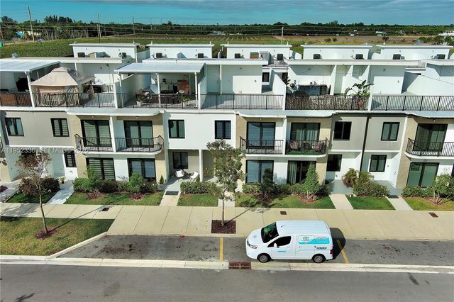 14571 SW 261st St, Homestead, FL 33032