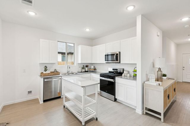 1010 S Oakhurst Drive, Dayton, TX 77535