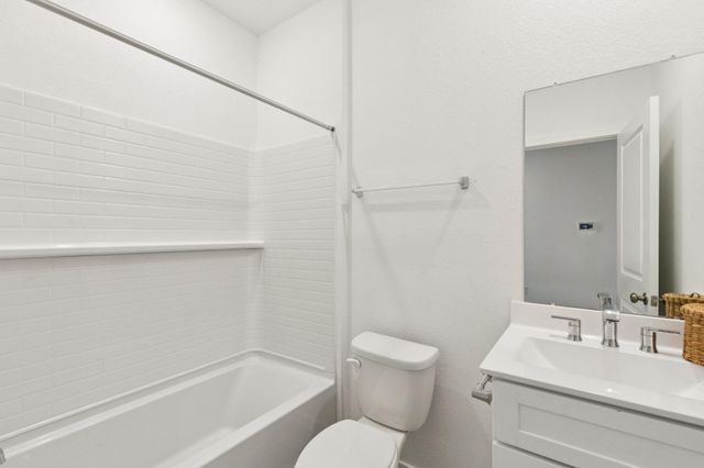 1010 S Oakhurst Drive, Dayton, TX 77535