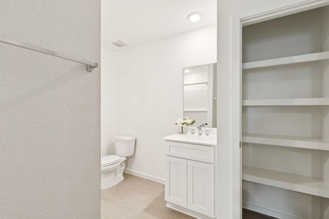 1010 S Oakhurst Drive, Dayton, TX 77535