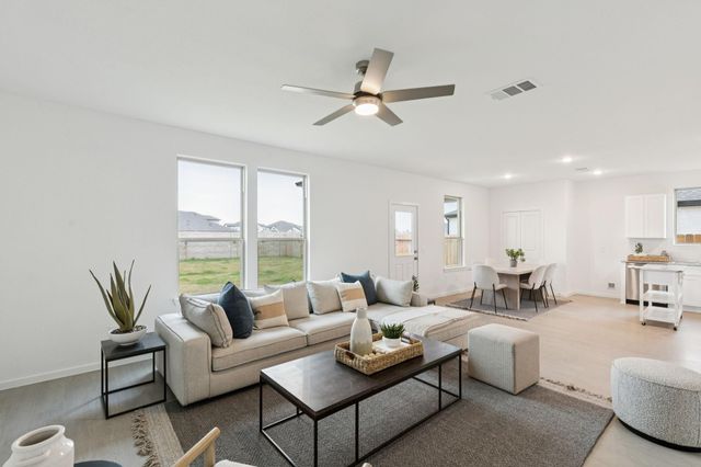 1010 S Oakhurst Drive, Dayton, TX 77535