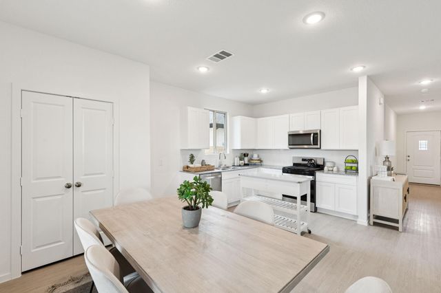 1010 S Oakhurst Drive, Dayton, TX 77535