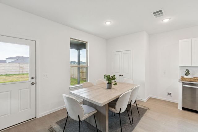 1010 S Oakhurst Drive, Dayton, TX 77535