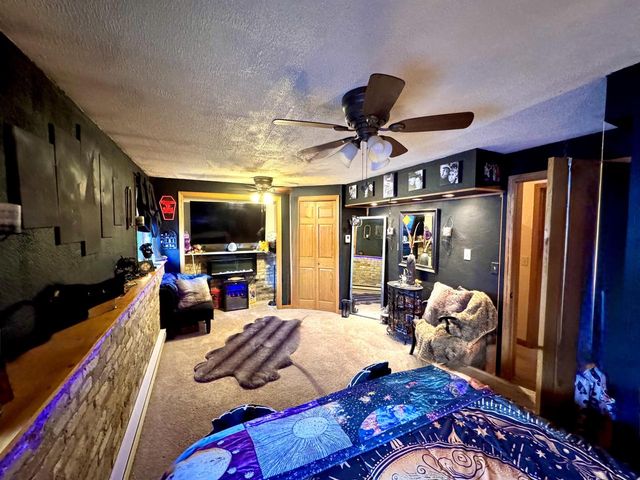 906 Villa Park DRIVE, West Bend, WI 53090