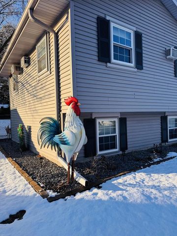 906 Villa Park DRIVE, West Bend, WI 53090