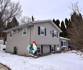 906 Villa Park DRIVE, West Bend, WI 53090