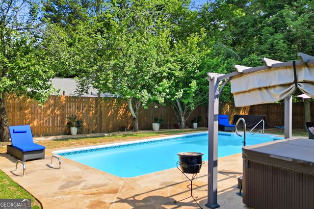 325 Ivy Mill Court, Roswell, GA 30076