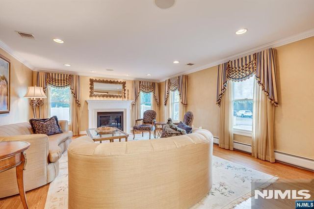 21 Stafford Road, Woodbridge, NJ 07067