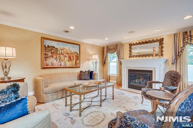 21 Stafford Road, Woodbridge, NJ 07067