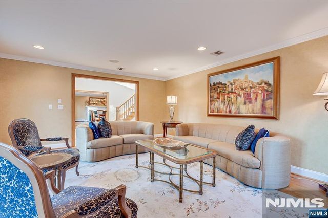 21 Stafford Road, Woodbridge, NJ 07067