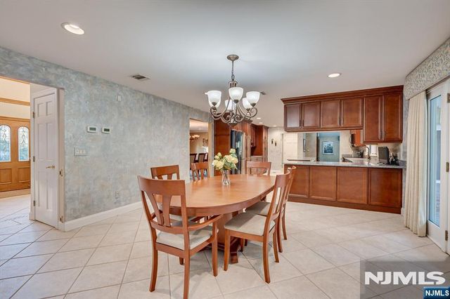 21 Stafford Road, Woodbridge, NJ 07067