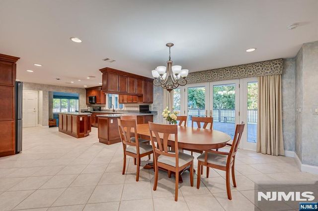 21 Stafford Road, Woodbridge, NJ 07067