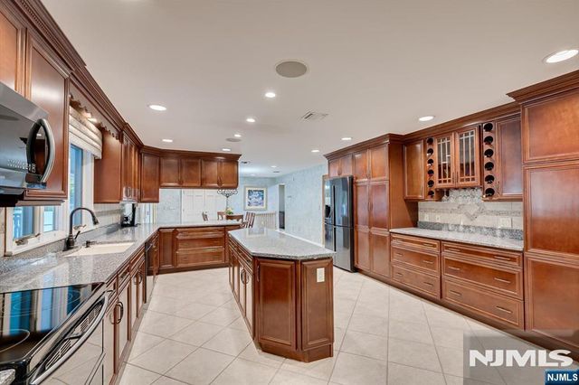 21 Stafford Road, Woodbridge, NJ 07067