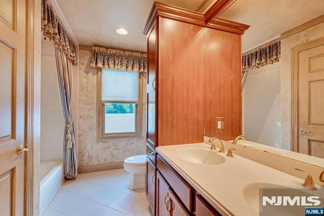 21 Stafford Road, Woodbridge, NJ 07067