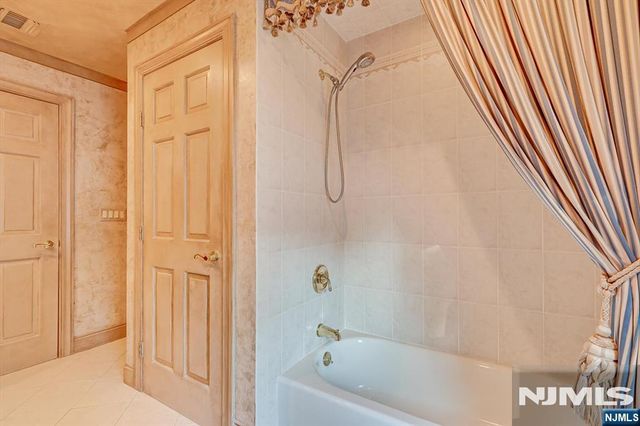 21 Stafford Road, Woodbridge, NJ 07067
