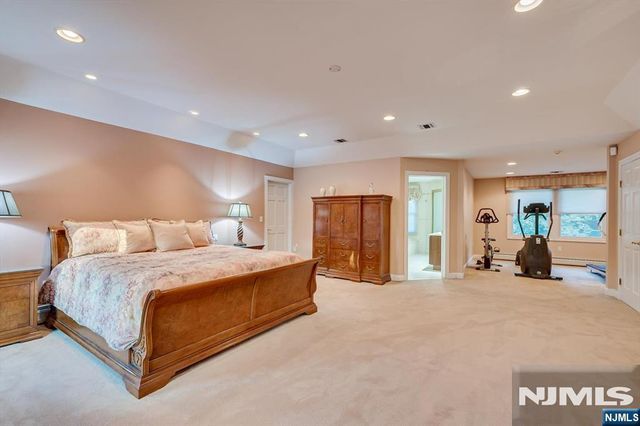 21 Stafford Road, Woodbridge, NJ 07067