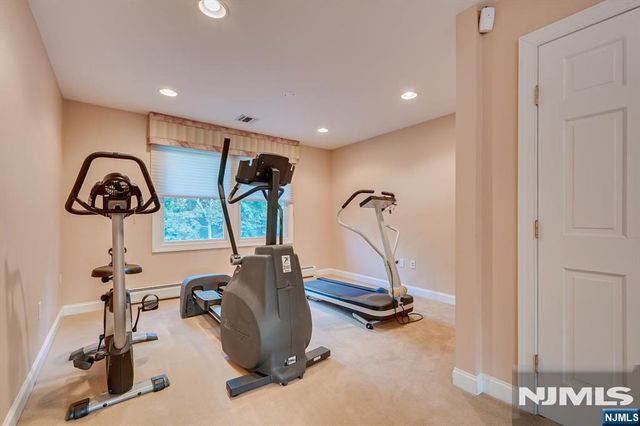 21 Stafford Road, Woodbridge, NJ 07067