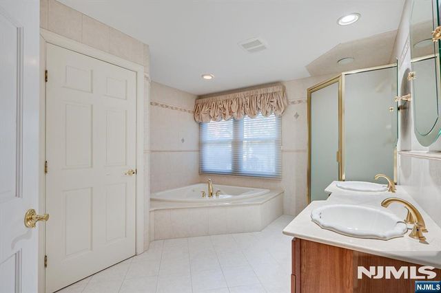 21 Stafford Road, Woodbridge, NJ 07067