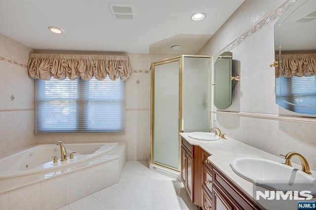 21 Stafford Road, Woodbridge, NJ 07067