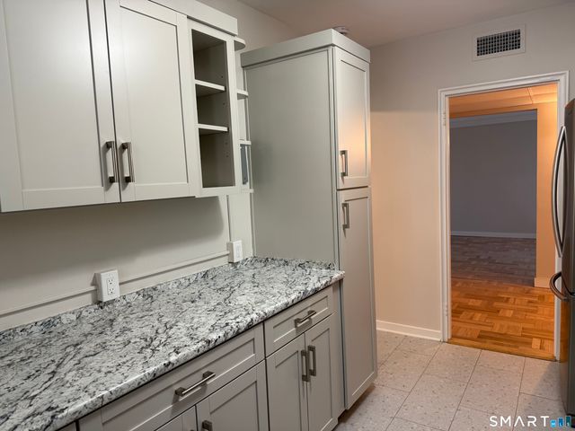 20 Outlook Avenue 102, West Hartford, CT 06119