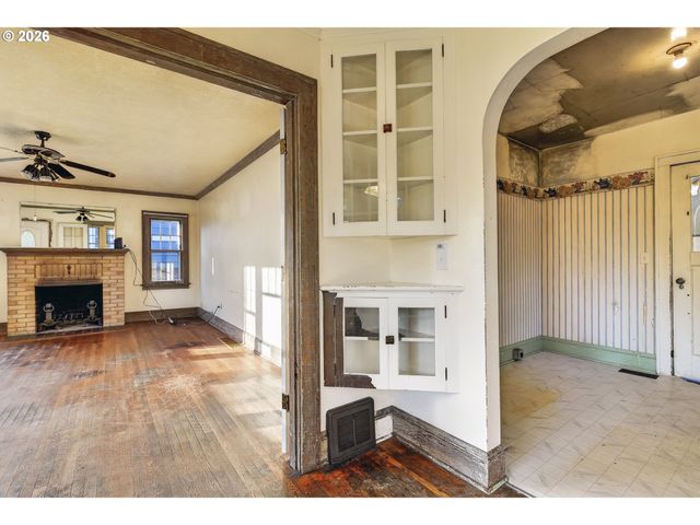 7024 N BURRAGE Ave, Portland, OR 97217