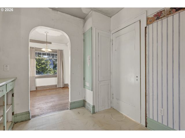 7024 N BURRAGE Ave, Portland, OR 97217