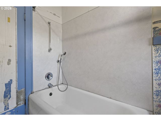 7024 N BURRAGE Ave, Portland, OR 97217