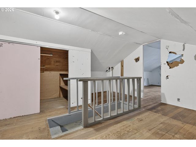 7024 N BURRAGE Ave, Portland, OR 97217