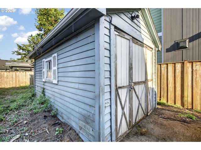 7024 N BURRAGE Ave, Portland, OR 97217
