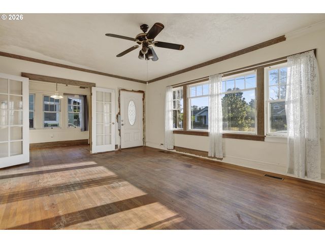 7024 N BURRAGE Ave, Portland, OR 97217