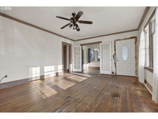 7024 N BURRAGE Ave, Portland, OR 97217
