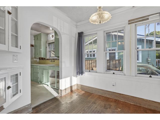 7024 N BURRAGE Ave, Portland, OR 97217