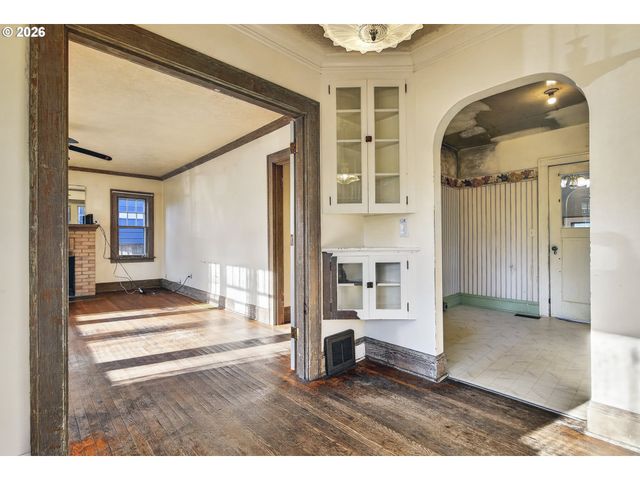 7024 N BURRAGE Ave, Portland, OR 97217