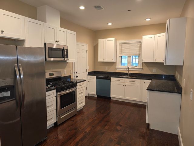 21 Brookledge 2R, Boston, MA 02121