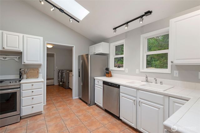 41 E Westlake Place, Allyn, WA 98524