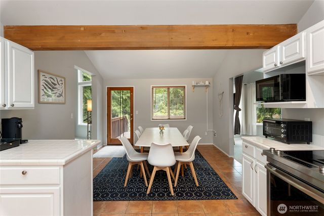 41 E Westlake Place, Allyn, WA 98524