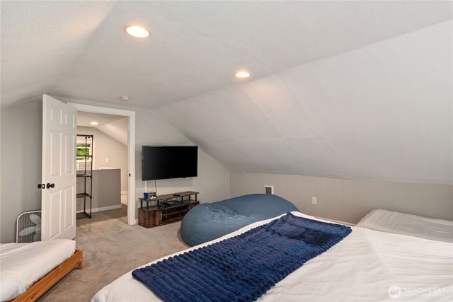 41 E Westlake Place, Allyn, WA 98524