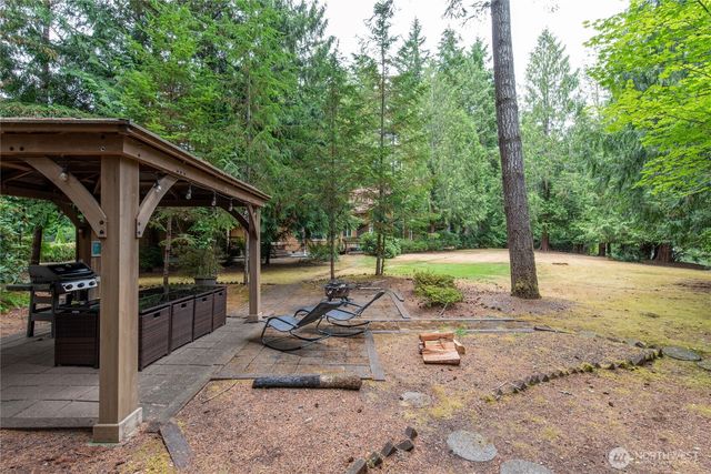 41 E Westlake Place, Allyn, WA 98524