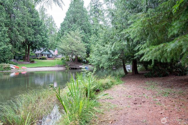 41 E Westlake Place, Allyn, WA 98524