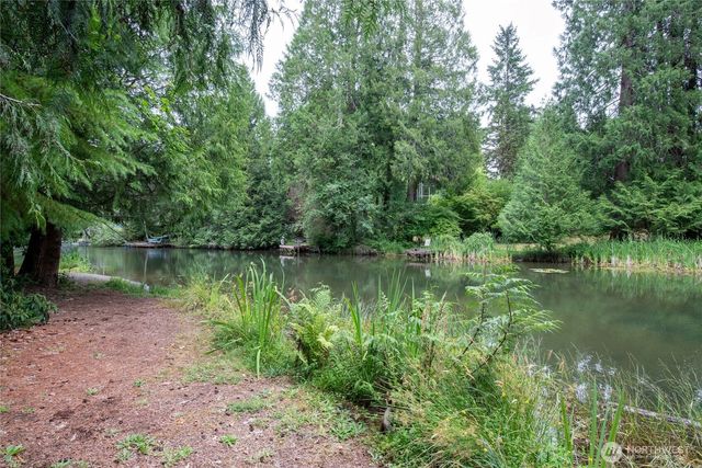 41 E Westlake Place, Allyn, WA 98524