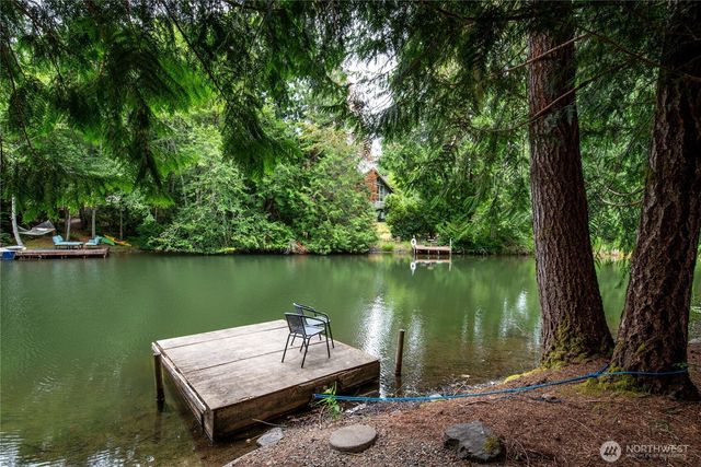 41 E Westlake Place, Allyn, WA 98524