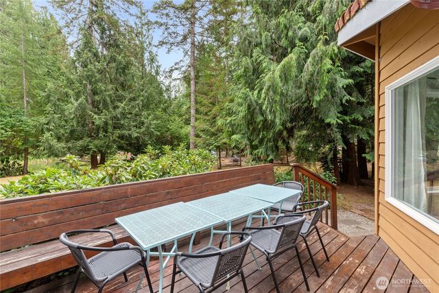 41 E Westlake Place, Allyn, WA 98524