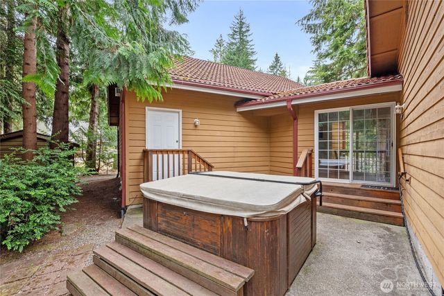 41 E Westlake Place, Allyn, WA 98524
